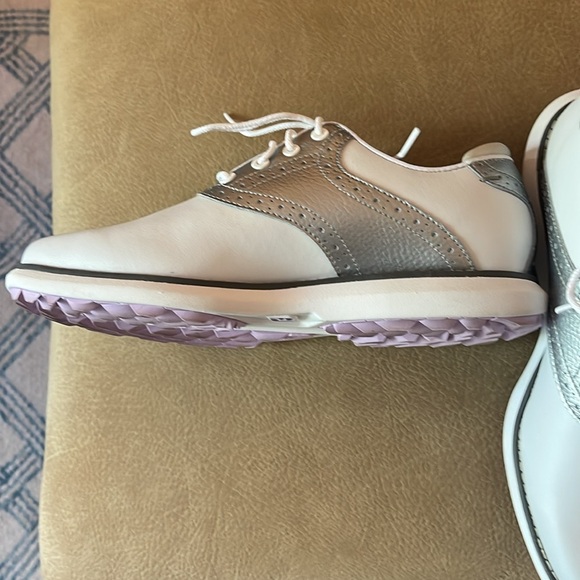 Ladies FootJoy golf shoes 💜🩶 - Picture 3 of 6